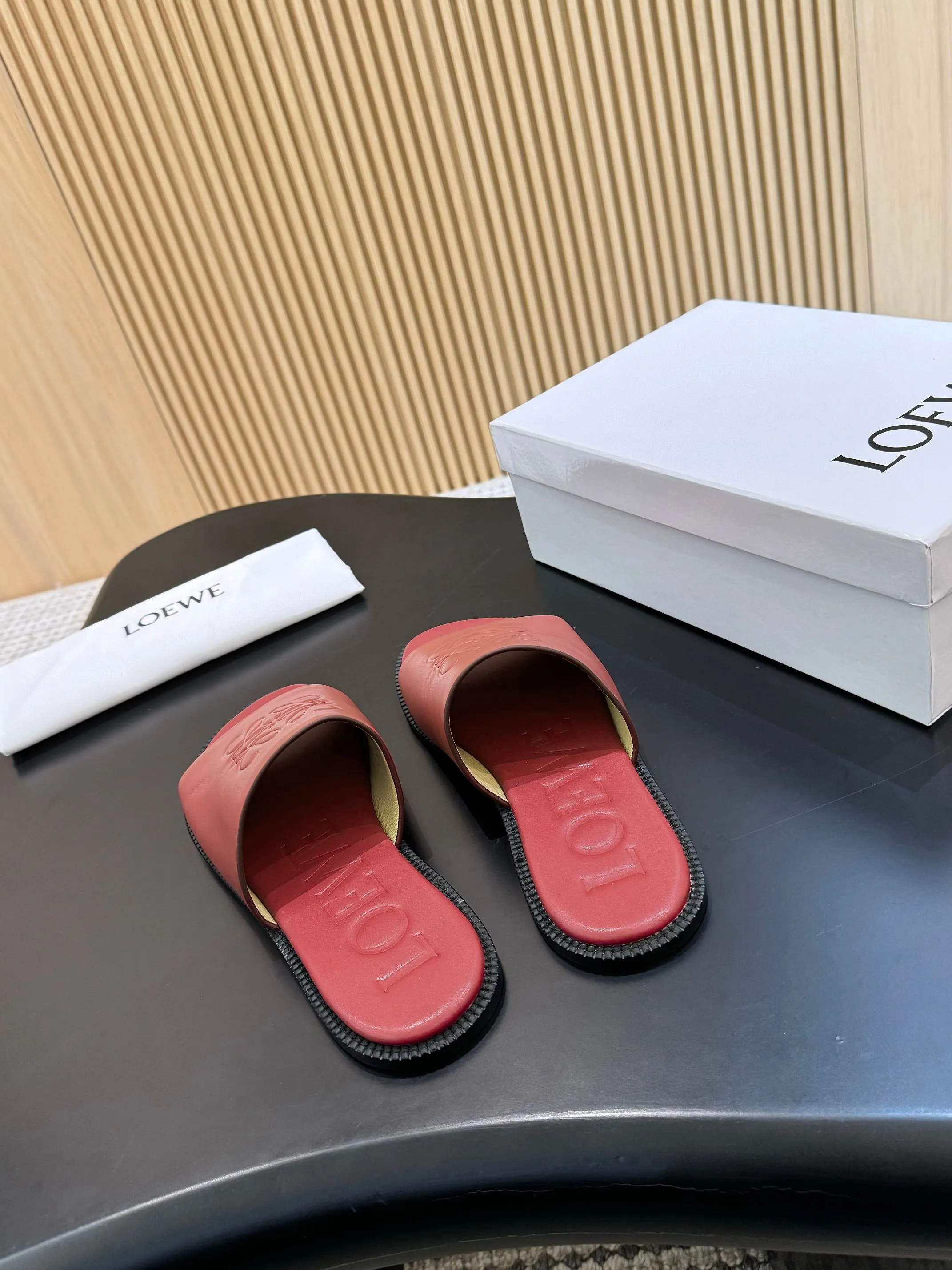 👟👟Ex-factory price 340👟👟 Genuine leather sole +40 LOEWE 25th spring and summer new style, same style for men and women, six colors to choose from. Code number:35-45